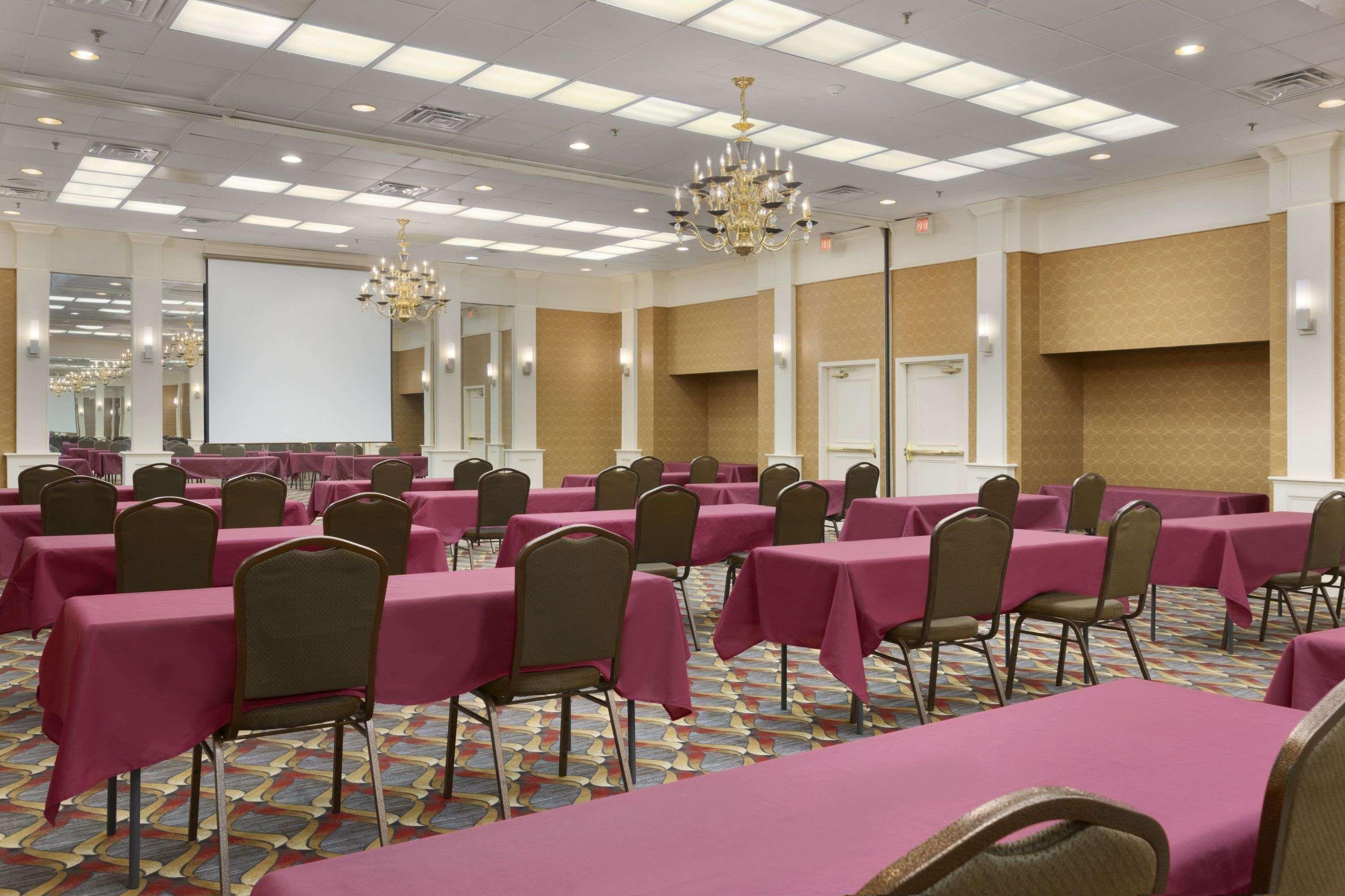 Ramada By Wyndham Rochelle Park Near Paramus Екстериор снимка