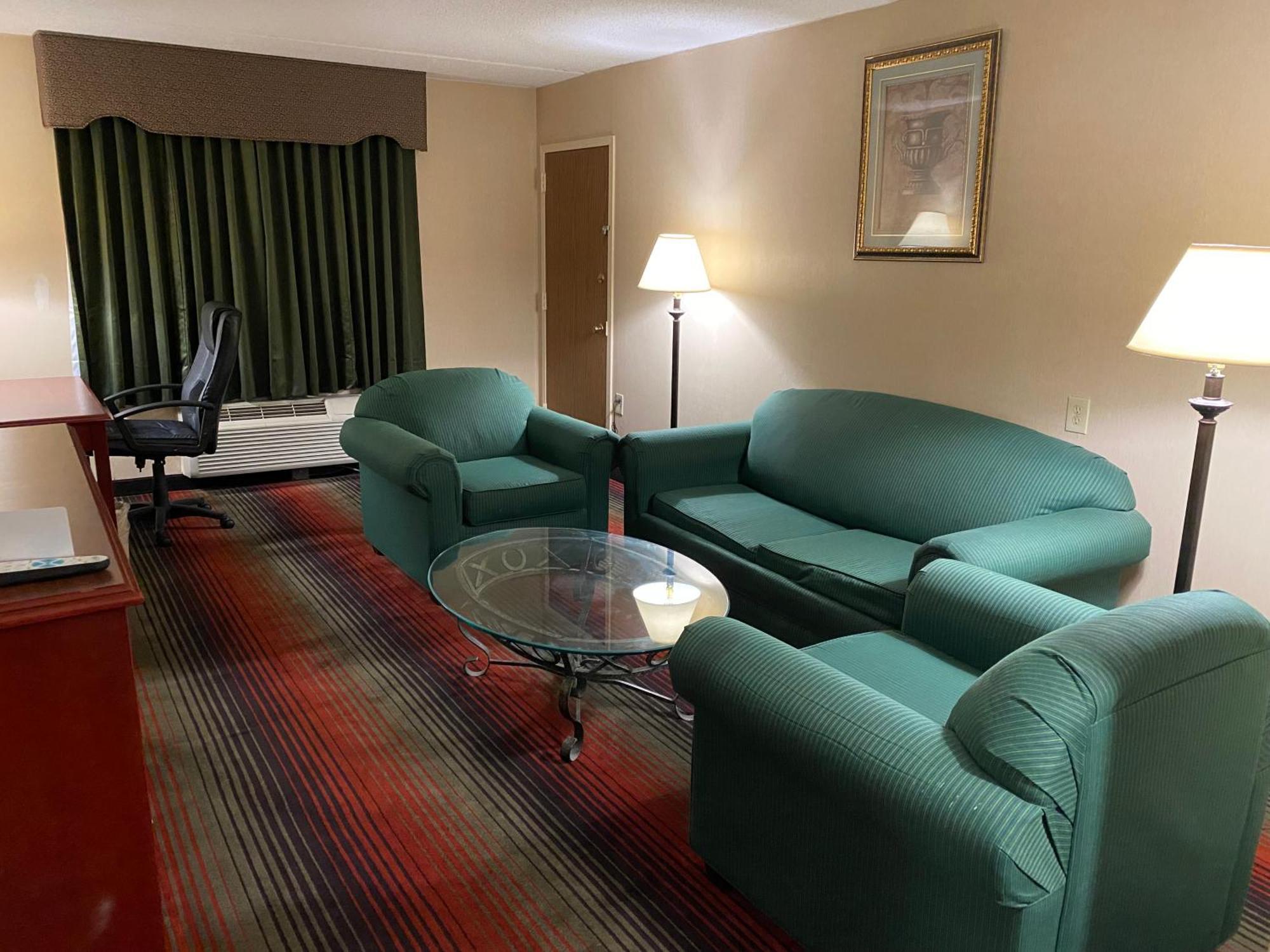 Ramada By Wyndham Rochelle Park Near Paramus Екстериор снимка
